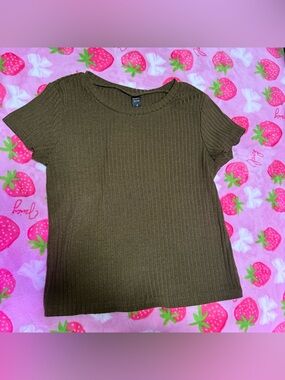 Emery Rose Fitted Tee — Green Short Sleeve Basic Size Medium Soft Versatile